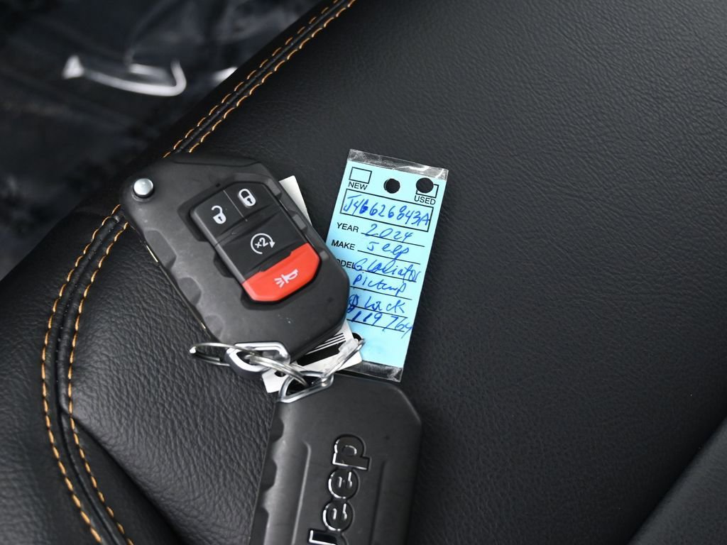 Used 2024 Jeep Gladiator Sport w/ Premium Package image 16