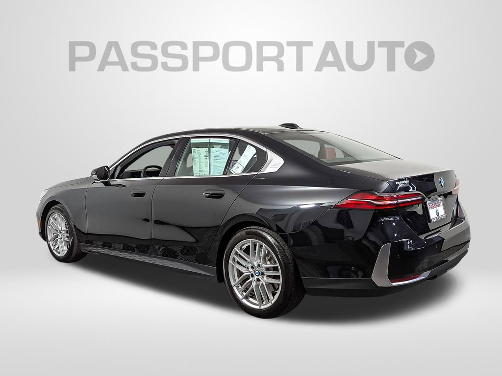 Used 2025 BMW 530i xDrive w/ Premium Package video 3