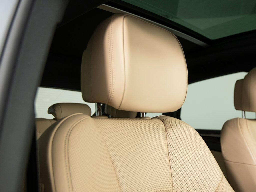 Certified 2021 Porsche Macan AWD/4WD image 35
