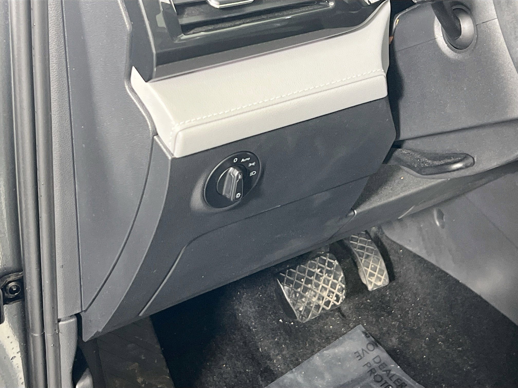 Used 2022 Volkswagen Taos SEL image 10