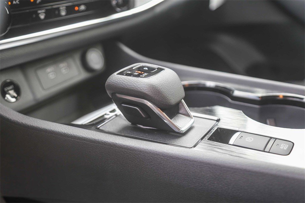 New 2026 Nissan Rogue S image 23