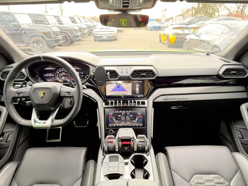Used 2022 Lamborghini Urus AWD/4WD image 16