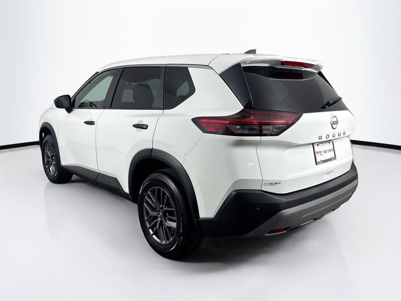 Used 2023 Nissan Rogue S FWD image 11