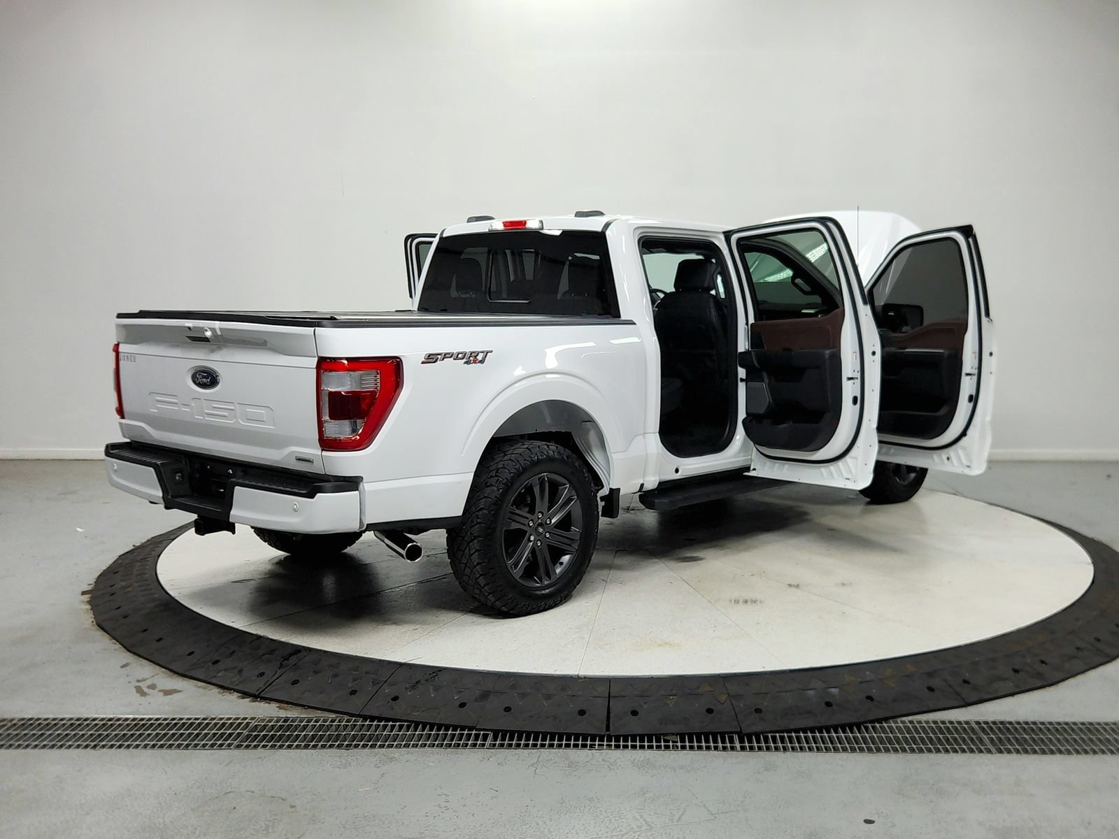 Used 2023 Ford F150 Lariat w/ Equipment Group 502A High AWD/4WD image 16