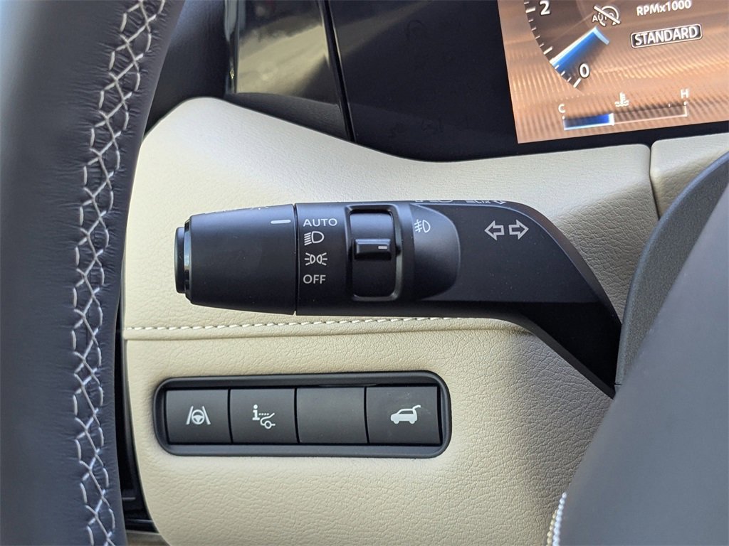 Used 2025 Nissan Armada Platinum Reserve image 32