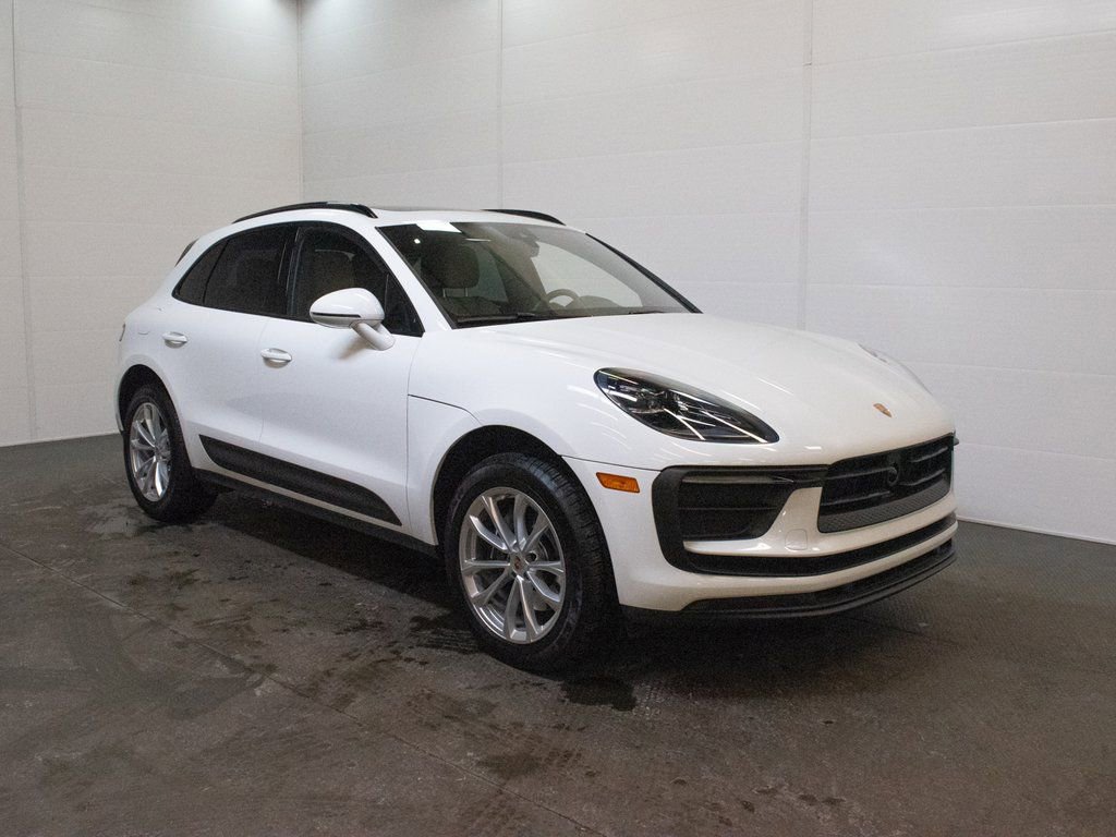 Certified 2025 Porsche Macan image 8