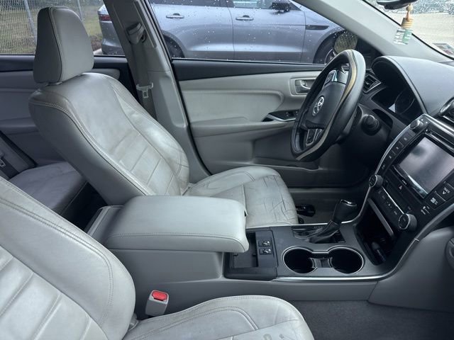 Used 2017 Toyota Camry XLE w/ Moonroof Package FWD image 2
