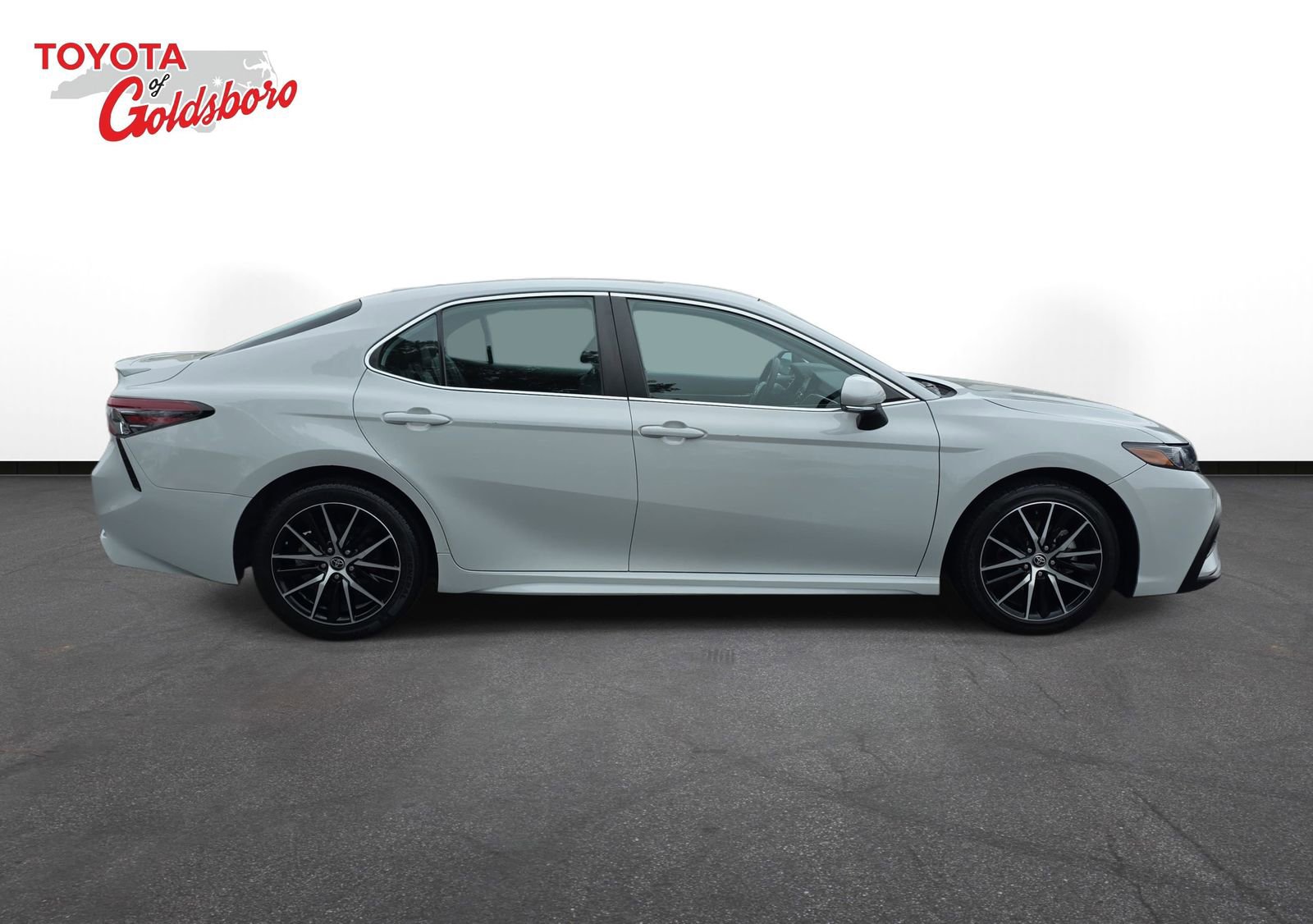 Used 2023 Toyota Camry SE FWD image 4