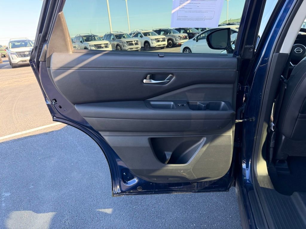 Used 2025 Nissan Pathfinder Platinum image 18