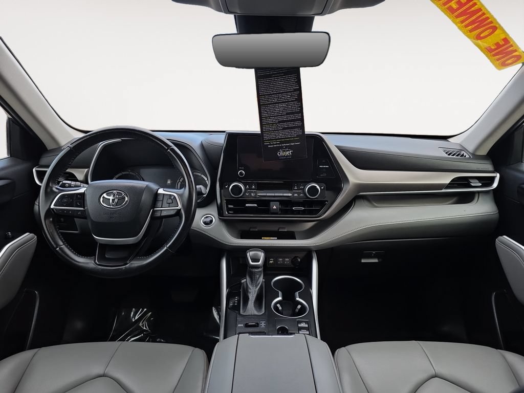 Used 2023 Toyota Highlander XLE AWD/4WD image 15