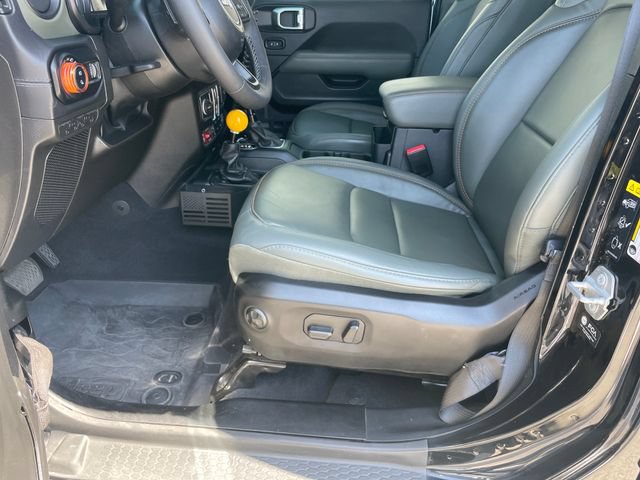 Used 2025 Jeep Gladiator Mojave w/ Convenience Group AWD/4WD image 9