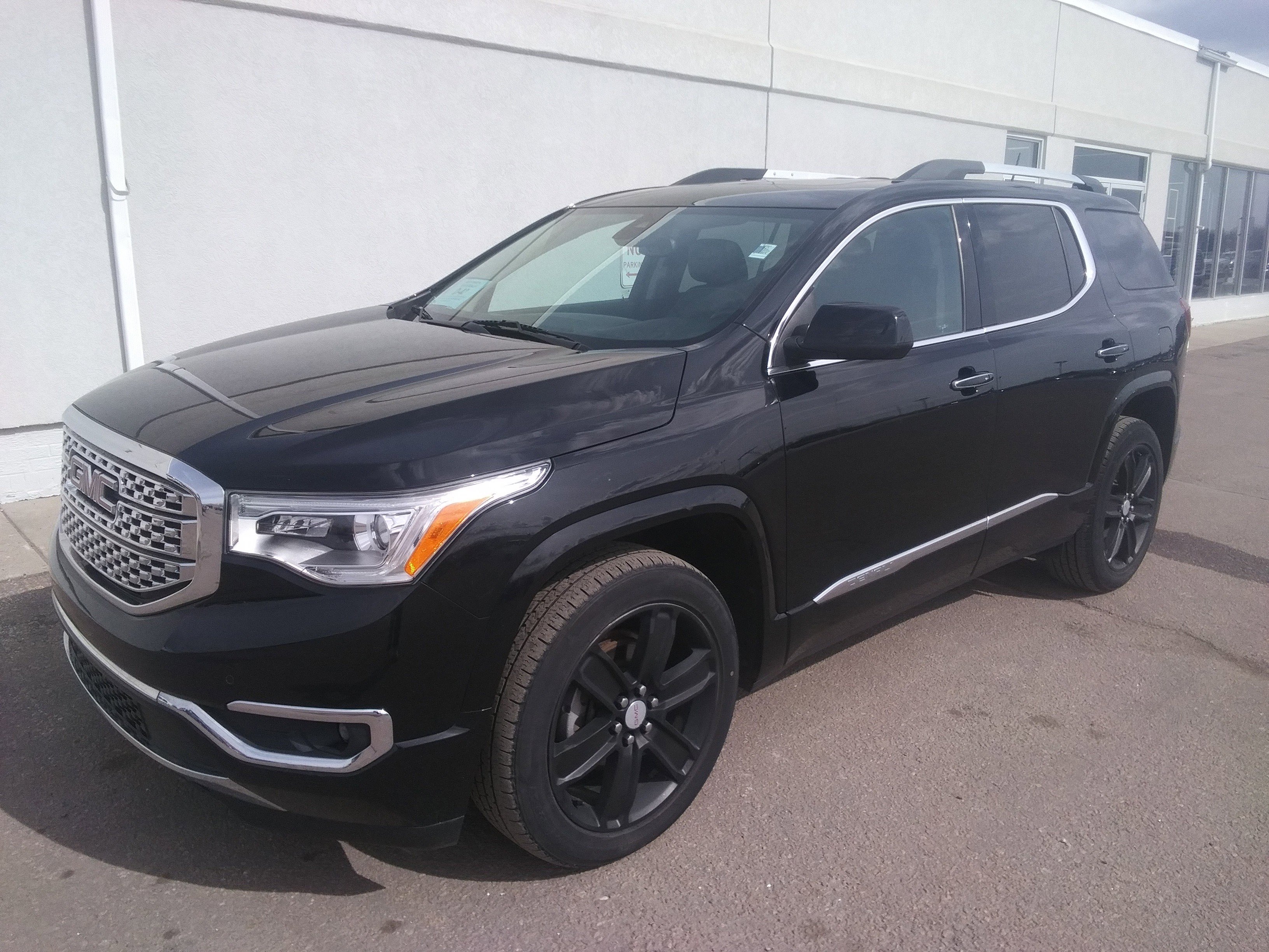Used 2017 GMC Acadia Denali w/ Technology Package image 2