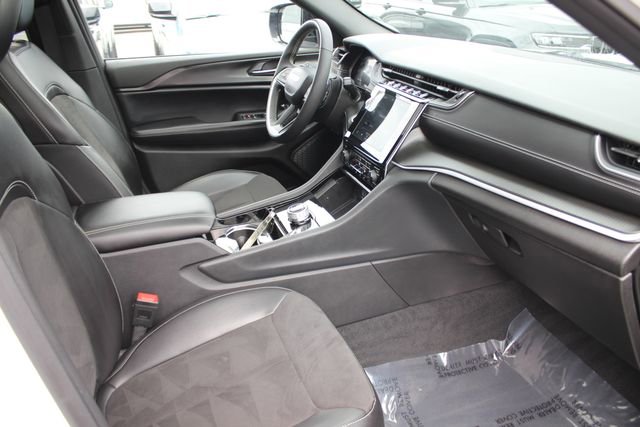 Used 2023 Jeep Grand Cherokee Altitude image 34