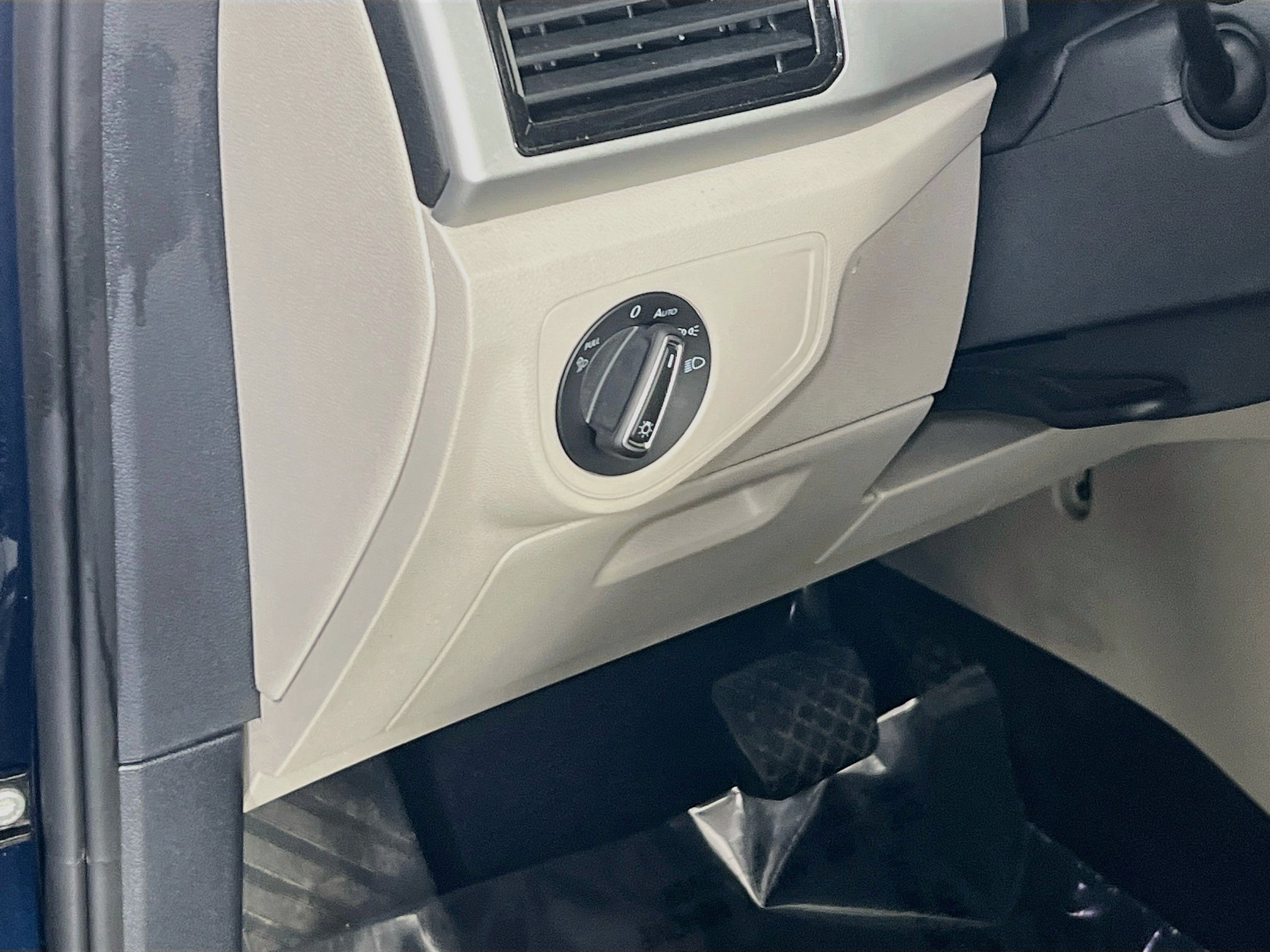 Used 2023 Volkswagen Atlas SE AWD/4WD image 10