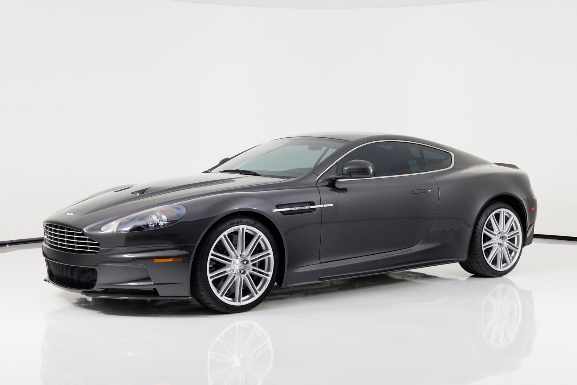 Used 2011 Aston Martin DBS Coupe RWD image 7