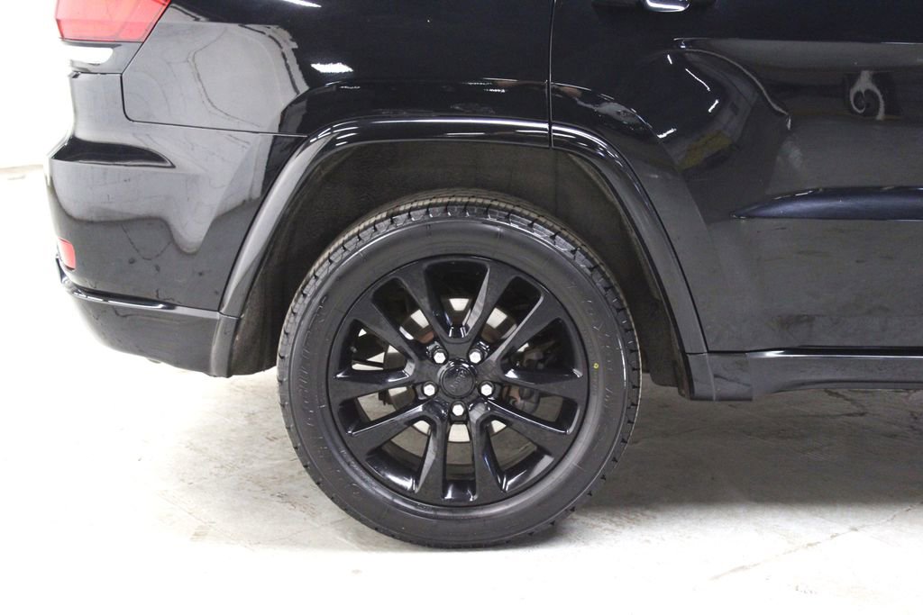 Used 2018 Jeep Grand Cherokee Altitude image 34