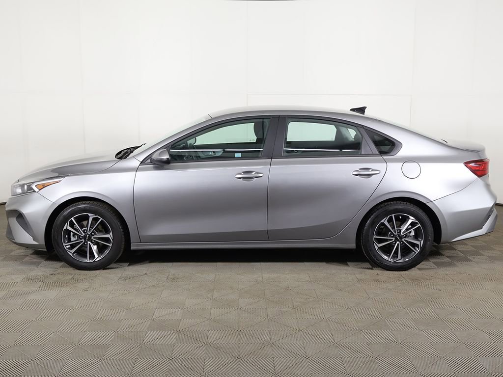 Used 2024 Kia Forte LXS w/ LXS Technology Package FWD image 16