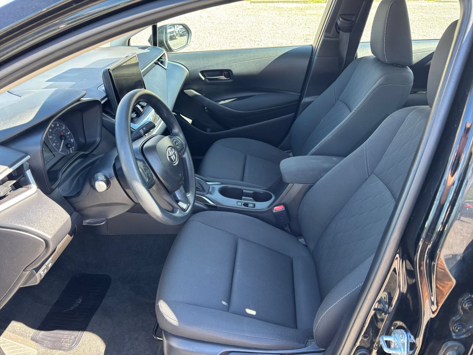 Used 2025 Toyota Corolla LE FWD image 25