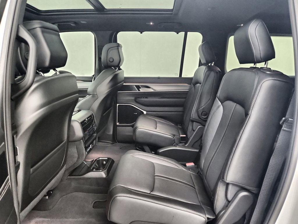 New 2025 Jeep Wagoneer L Series III w/ Quick Order Package 25C Super image 32