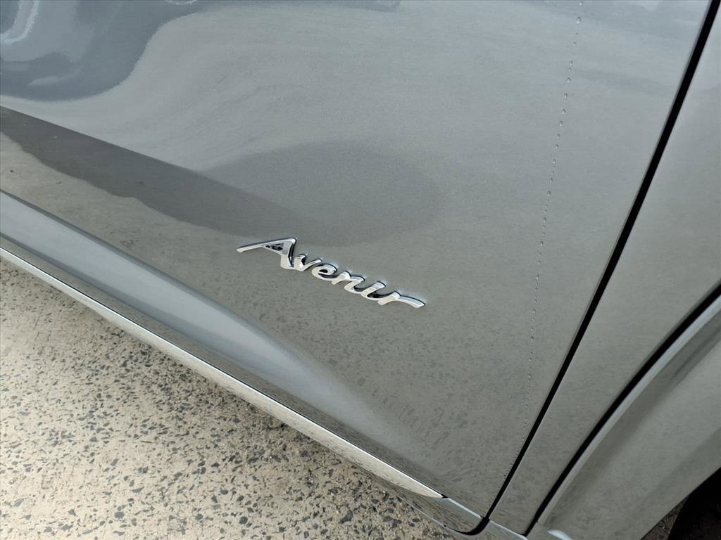 New 2026 Buick Enclave Avenir image 10