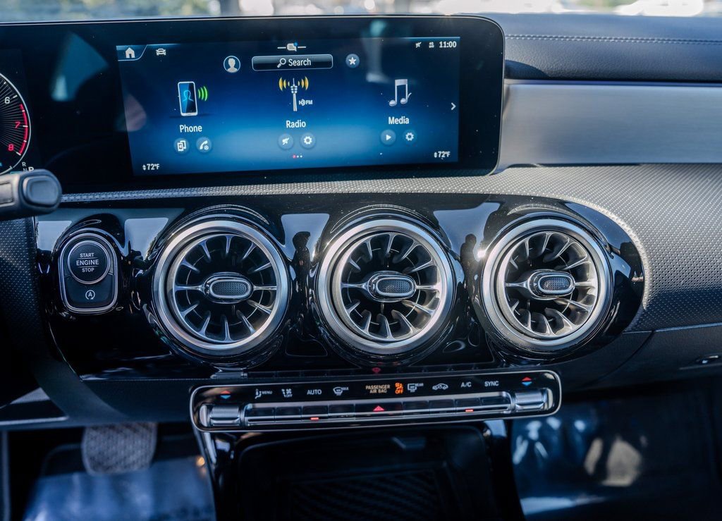 Used 2025 Mercedes-Benz CLA 250 image 10