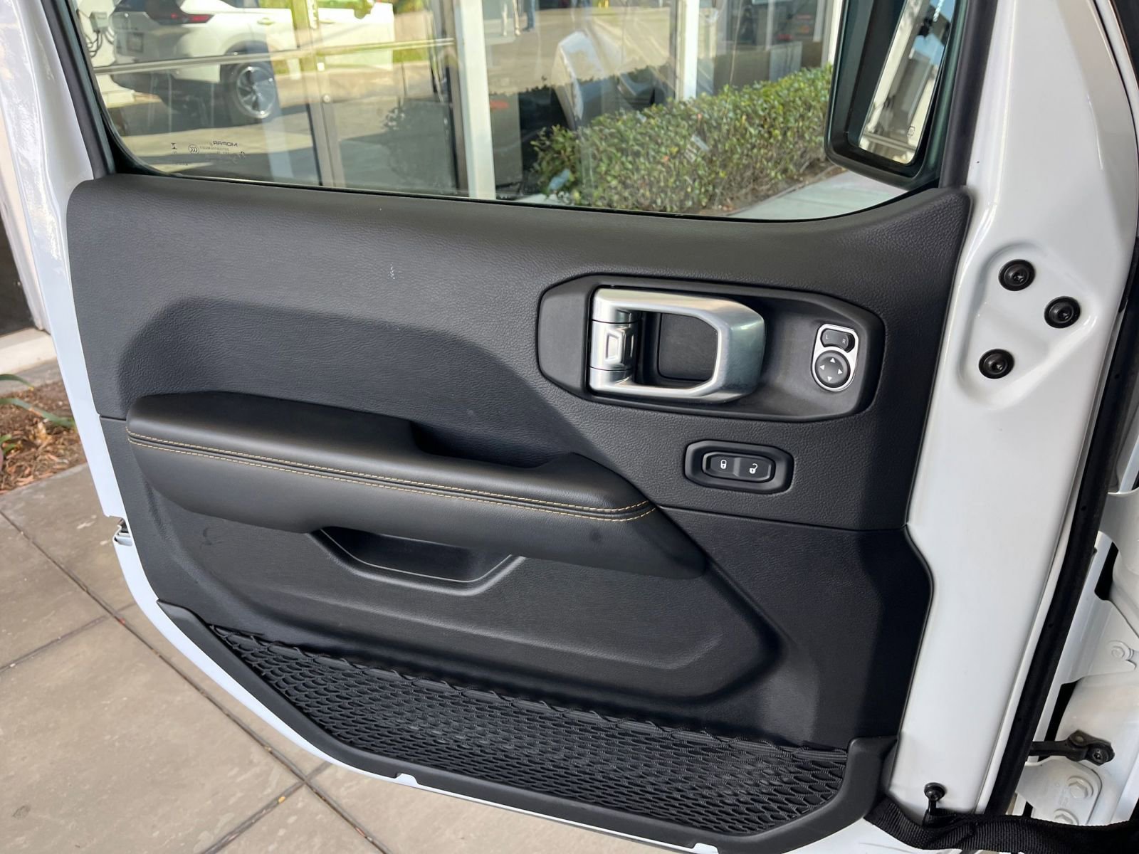 Used 2025 Jeep Wrangler Sahara image 20