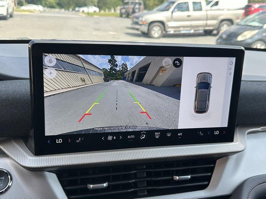 Used 2025 Ford Explorer Active image 5