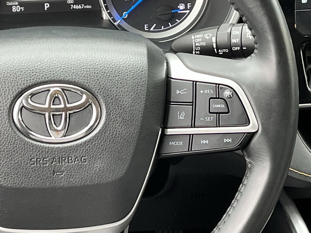 Used 2023 Toyota Highlander Bronze Edition FWD image 14