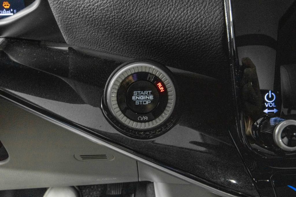 Used 2024 Jeep Wagoneer 2WD w/ Premium Group I image 27