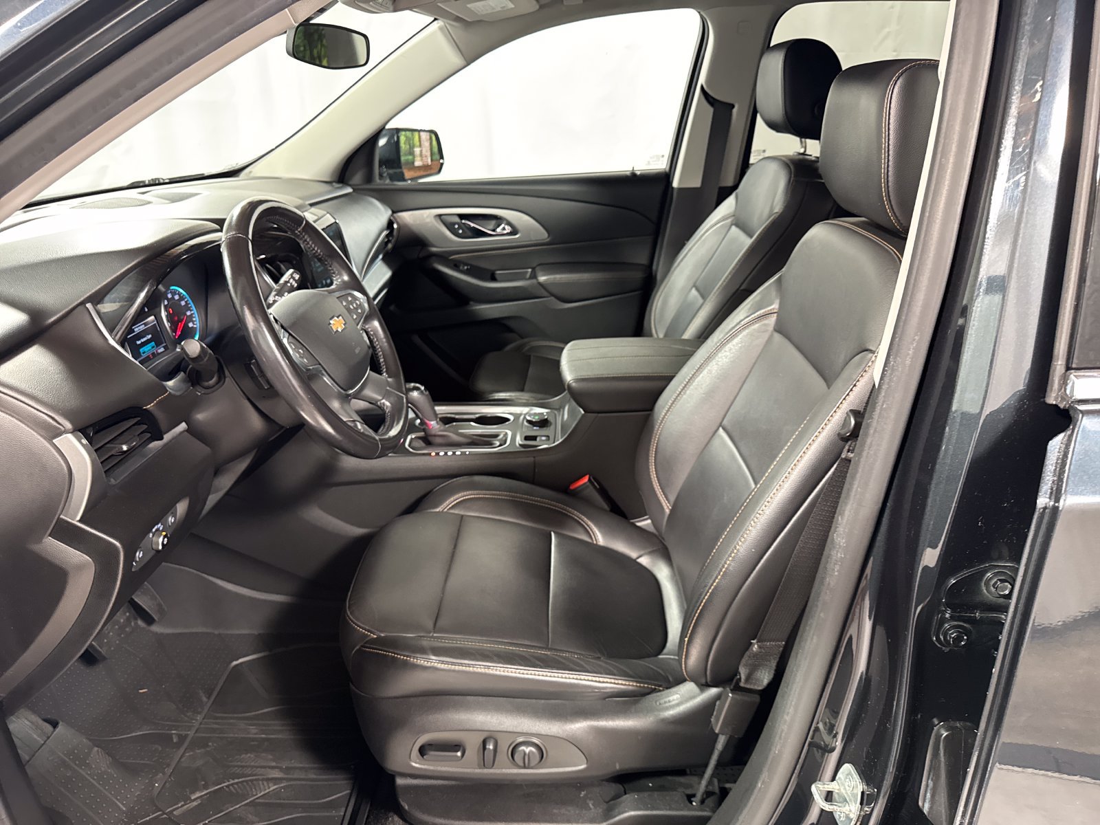 Used 2019 Chevrolet Traverse LT w/ LPO, Floor Liner Package AWD/4WD image 3