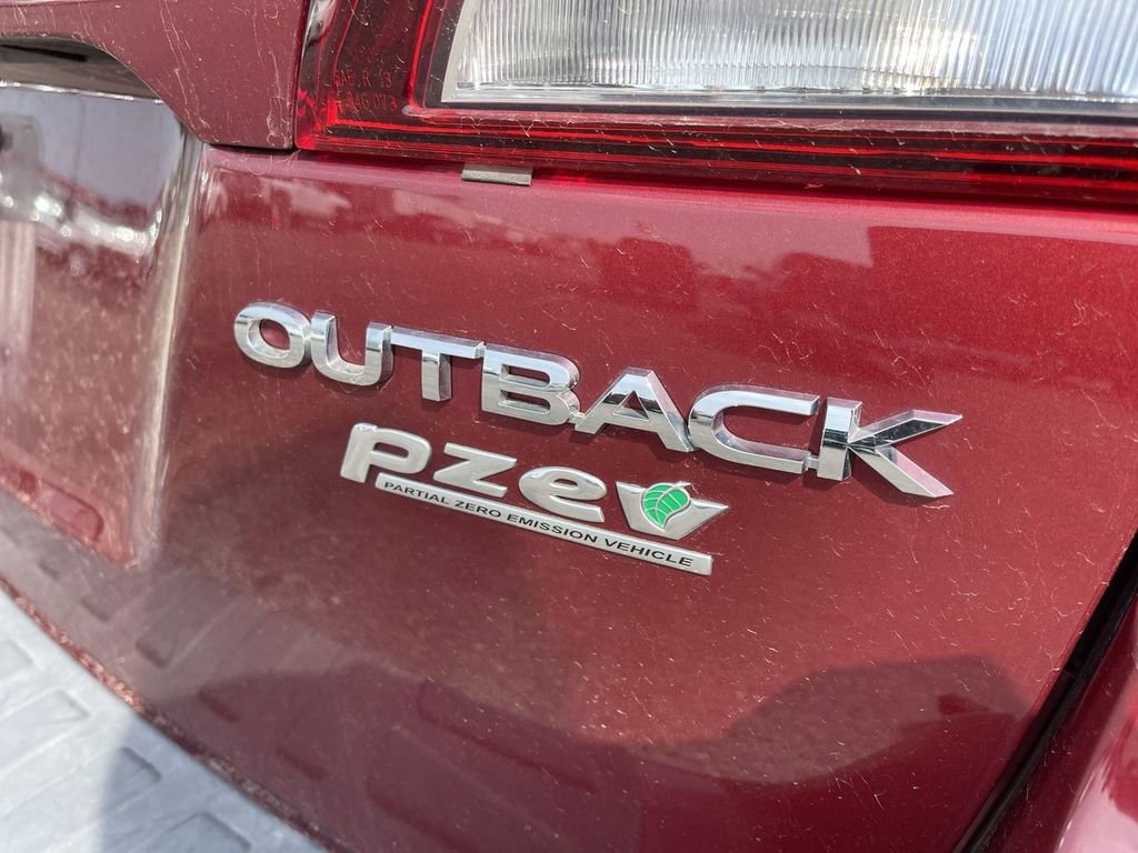 Used 2017 Subaru Outback 2.5i Limited image 9