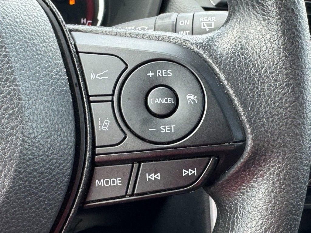 Used 2025 Toyota RAV4 XLE image 18