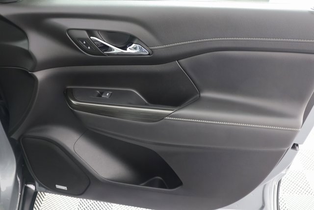 Used 2023 GMC Acadia SLT w/ Elevation Edition image 30