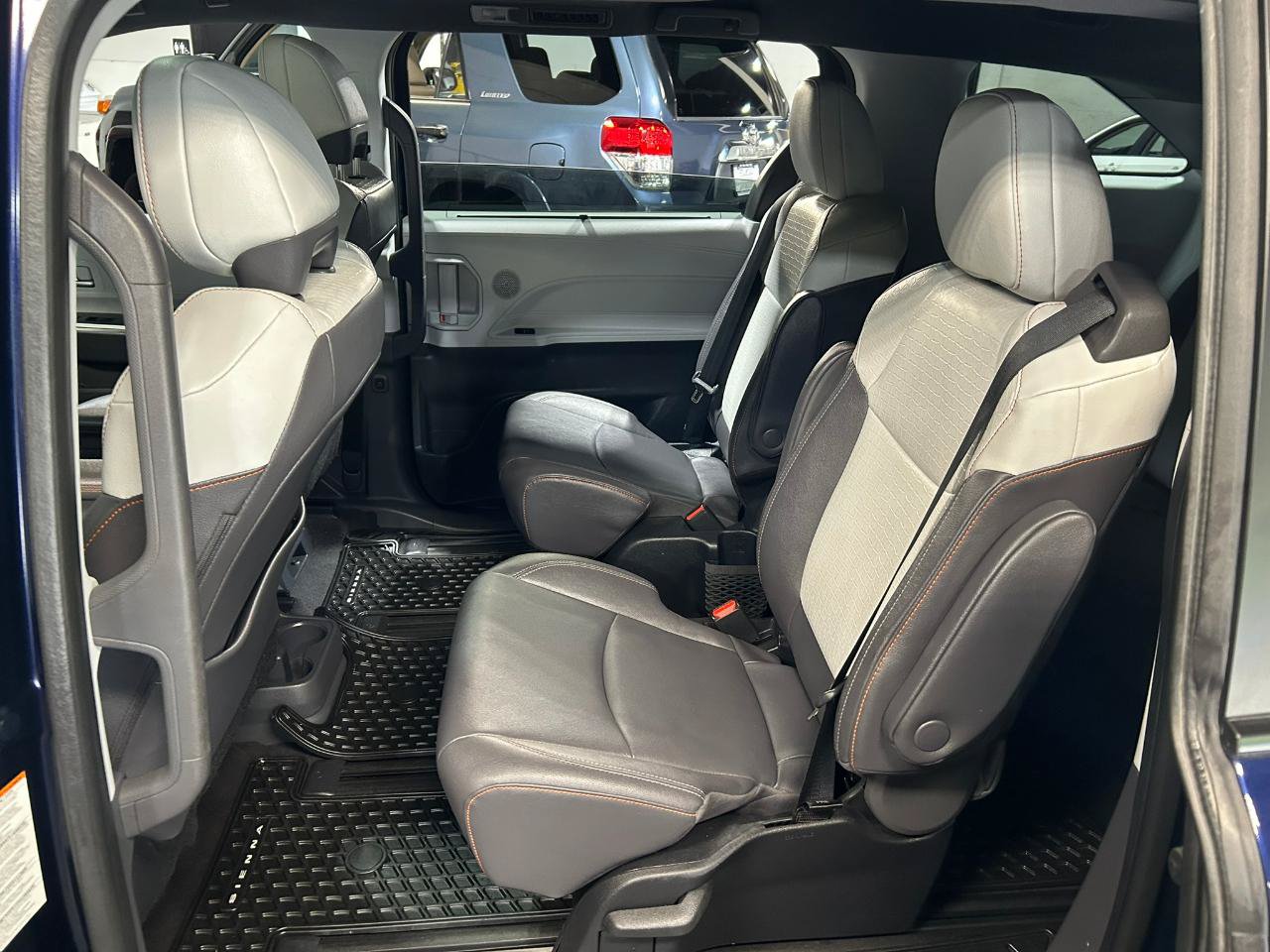 Used 2023 Toyota Sienna XSE AWD/4WD image 16