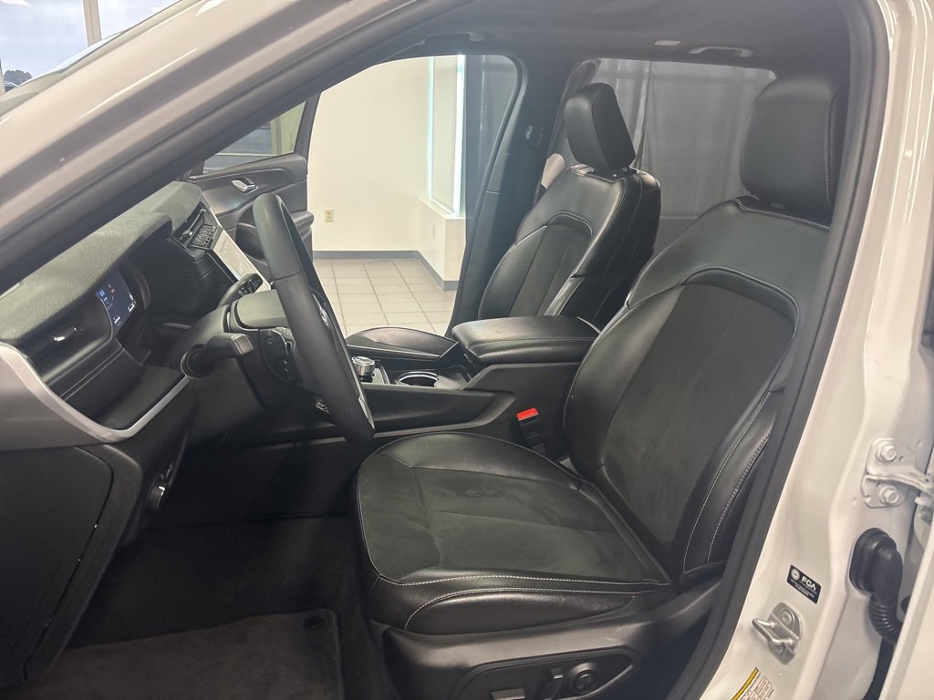 Used 2025 Jeep Grand Cherokee Altitude image 27