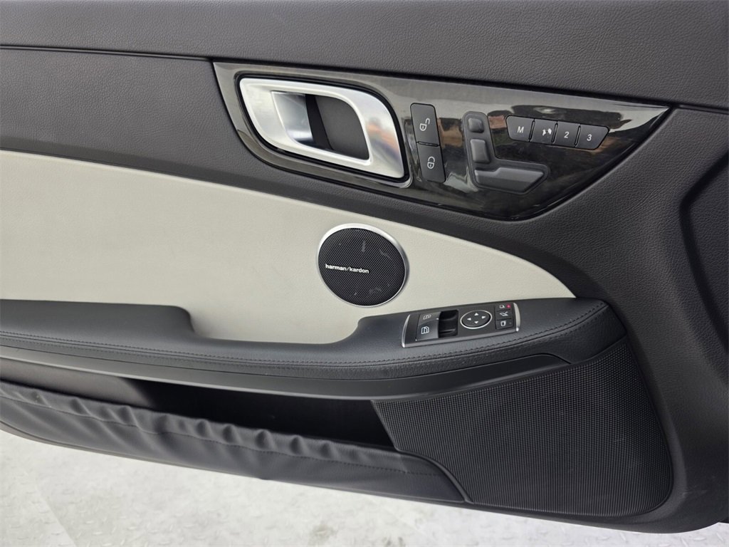 Used 2015 Mercedes-Benz SLK 250 image 24