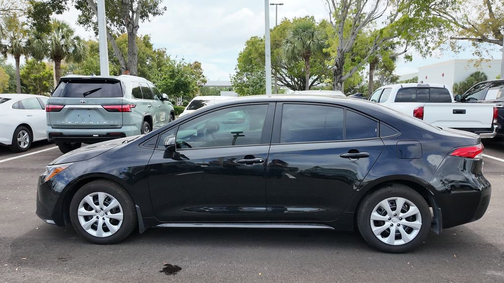 Used 2025 Toyota Corolla LE FWD image 6