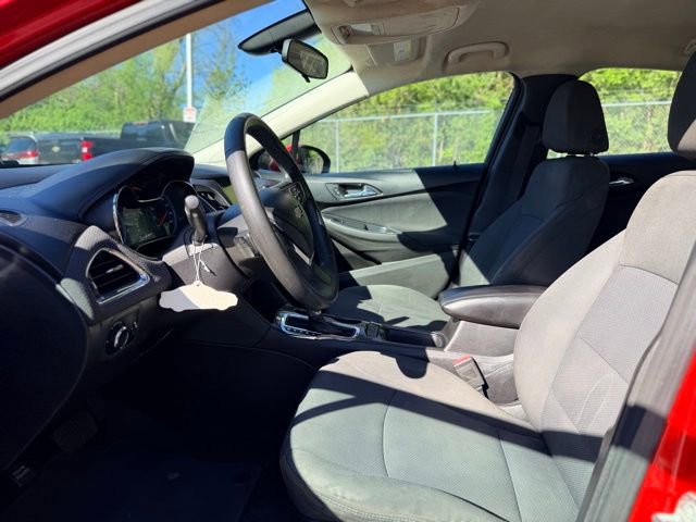 Used 2017 Chevrolet Cruze LT w/ Convenience Package FWD image 5