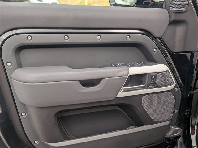 Used 2023 Land Rover Defender 110 X-Dynamic SE image 12