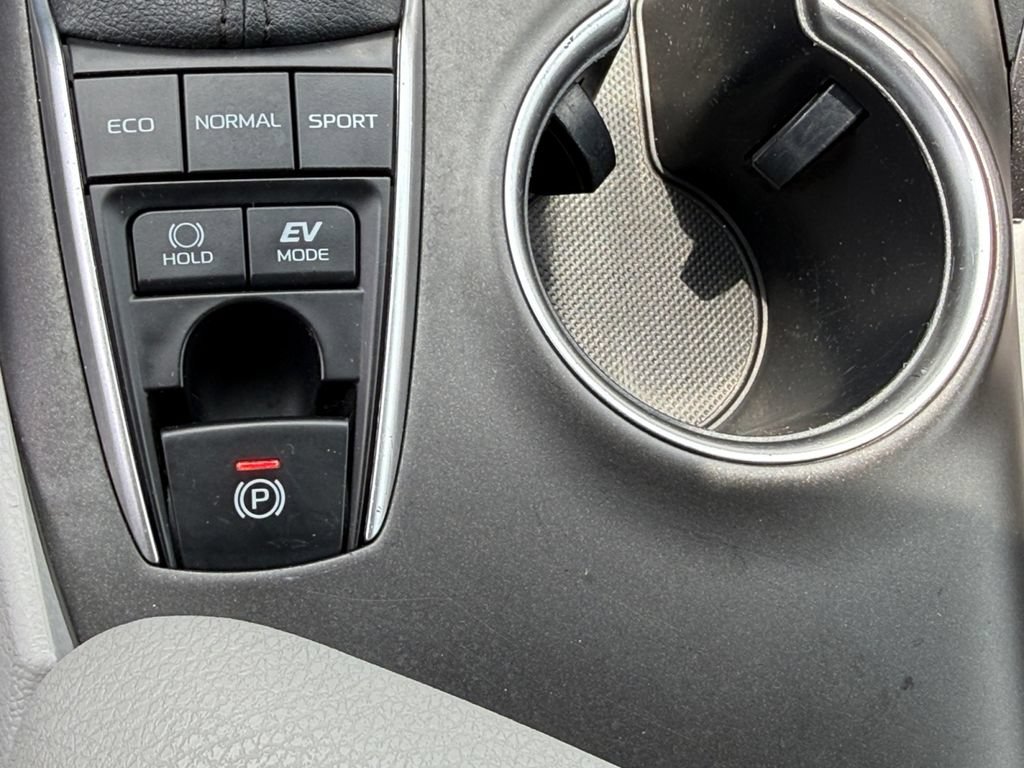 Used 2022 Toyota Camry LE FWD image 28