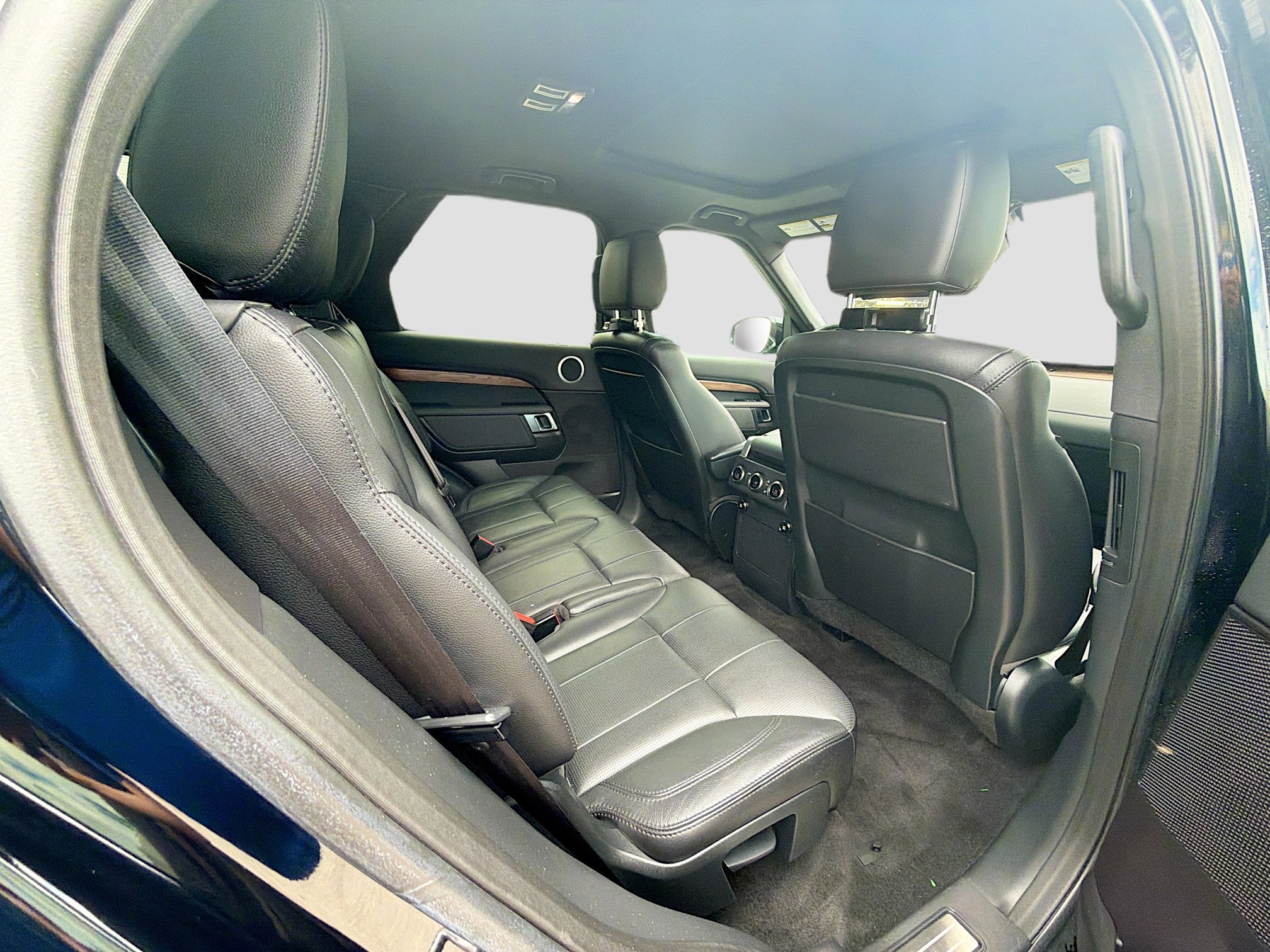 Used 2018 Land Rover Discovery HSE image 29