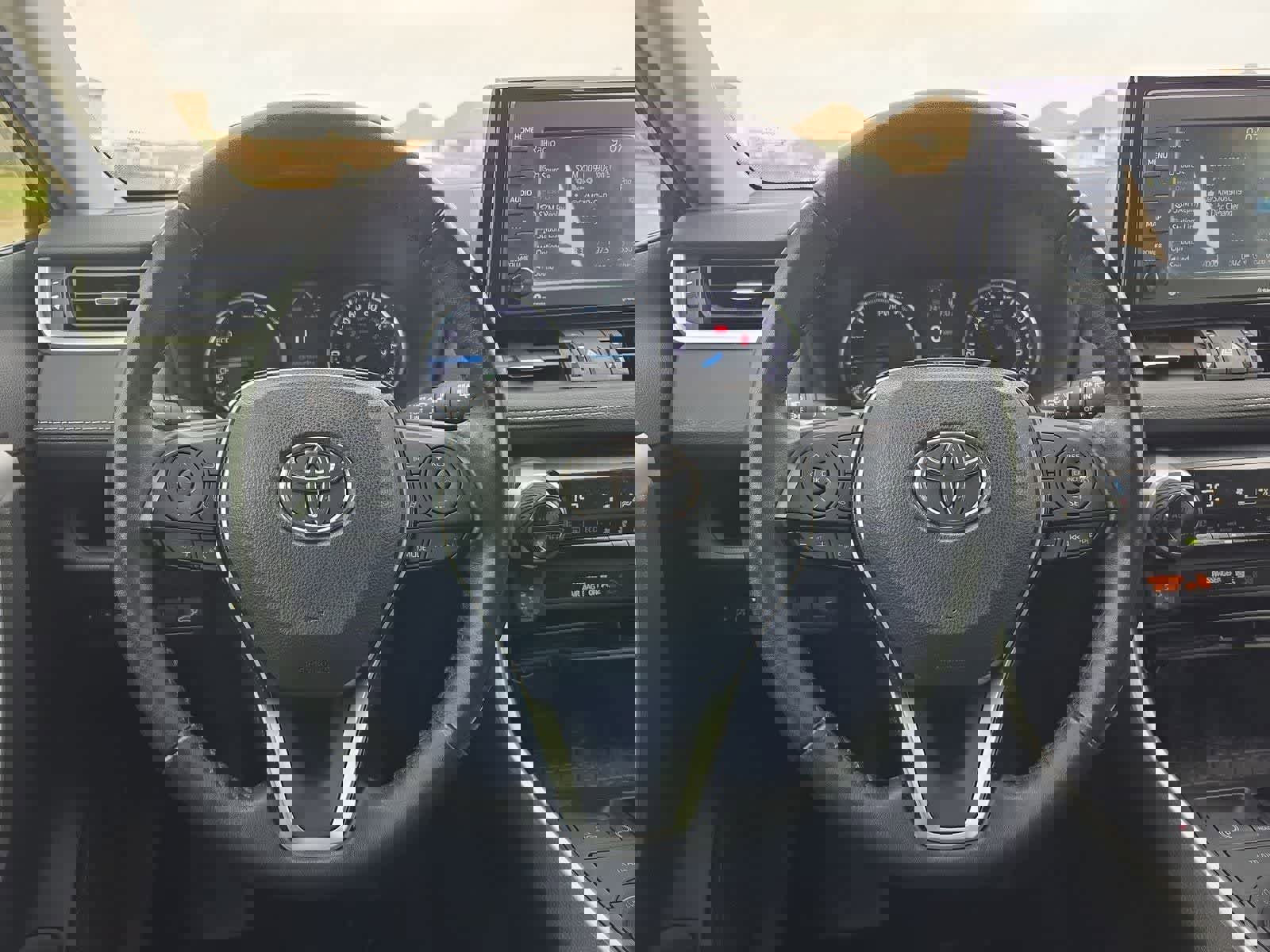 Used 2021 Toyota RAV4 XLE Premium image 23