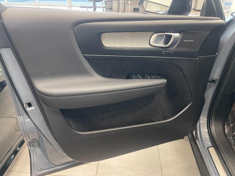 Used 2023 Volvo XC40 B5 Ultimate AWD/4WD image 15