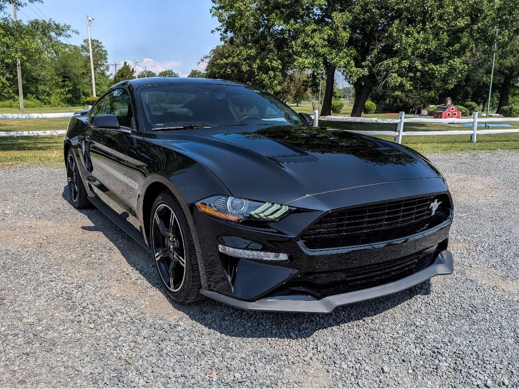 Used 2020 Ford Mustang GT Premium w/ Equipment Group 401A RWD image 3