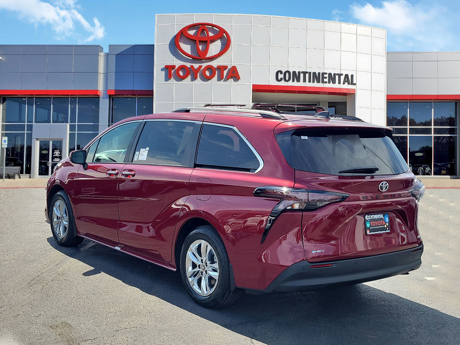 New 2026 Toyota Sienna XLE image 4