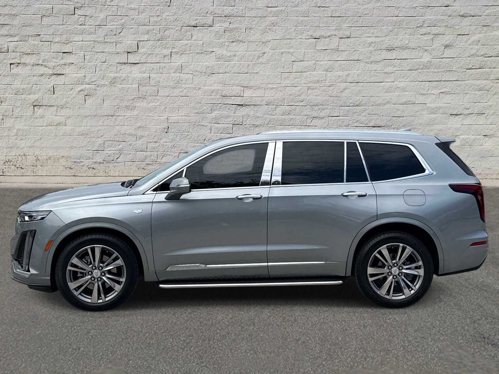 Used 2025 Cadillac XT6 Premium Luxury FWD image 2