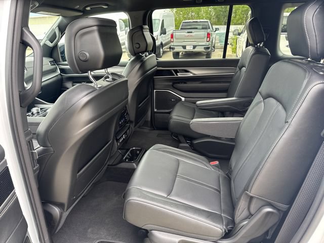 Used 2026 Jeep Grand Wagoneer Limited AWD/4WD image 10