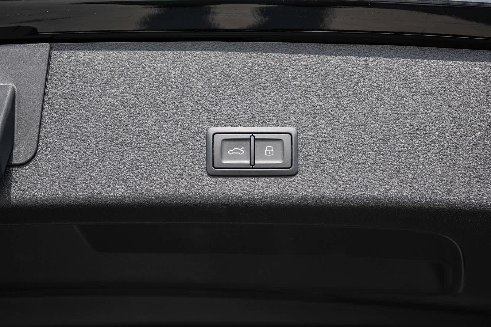 Used 2024 Audi Q8 e-tron Premium AWD/4WD image 42