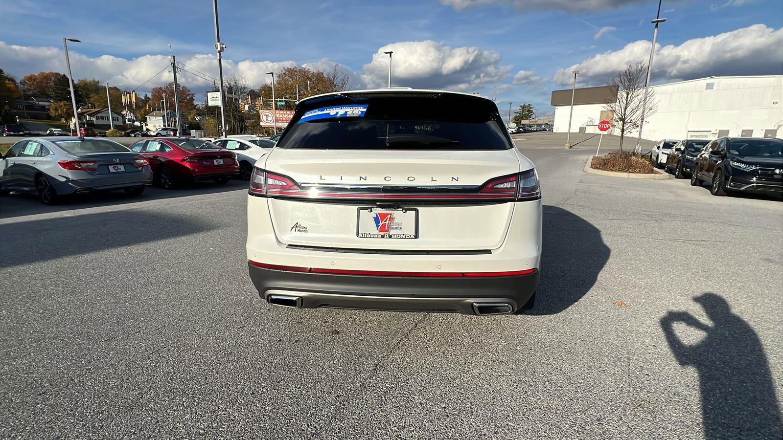 Used 2023 Lincoln Nautilus Reserve w/ Equipment Group 201A image 5