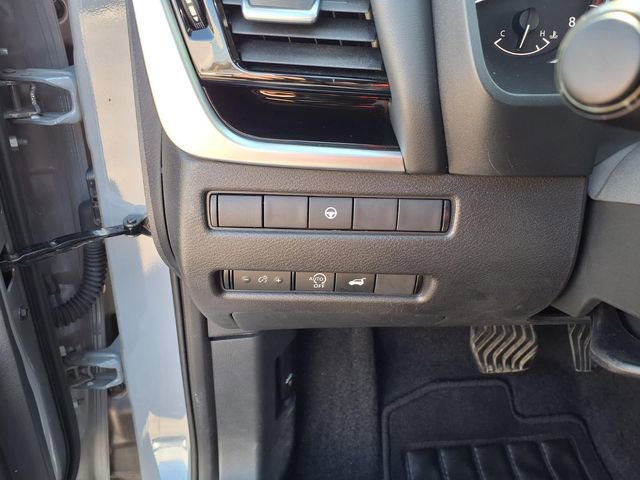 Used 2023 Nissan Rogue SL image 18